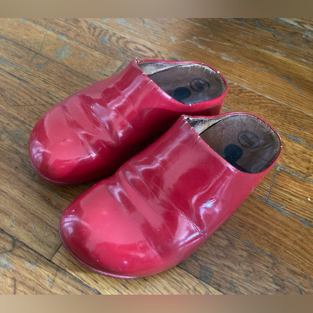 Fitflop  Womens  Red Shuv Mule Clogs